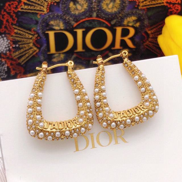 No. Ded0100 Dior ear hook special-shaped rice bead earrings and hairpins. New mo