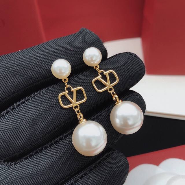 No. Ved0074 Valentino's latest tassel earrings are made of brass.