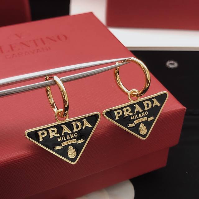 No. Ped0032 Prad* Latest black triangle ear hook consistent Zp brass material