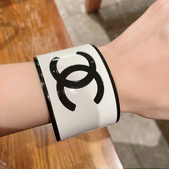 Chanel high quality acrylic wide bracelet Bracelet Jewelry New thick bracelet Hi