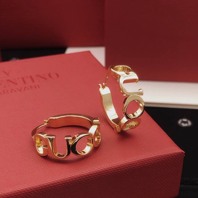 No. Ged0252 Gucci monogram hoop earrings ear hooks Casual and fashionable items