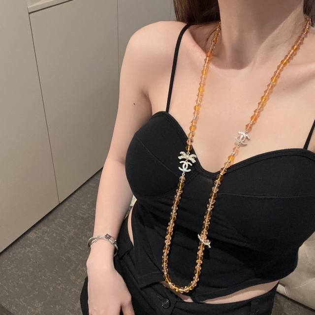 No. Xxl0853 Chanel goose 23 spring and summer orange crystal necklace light gold
