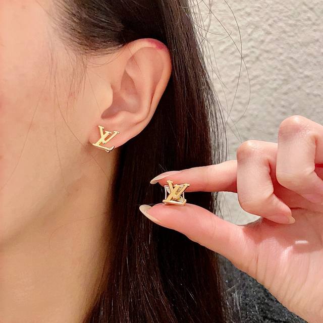 New Lv earrings Louis Vuitton Louis Vuitton counter consistent material hot styl