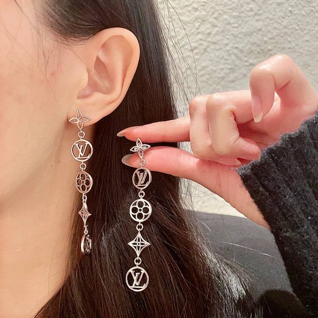 Lv Louis Vuitton 2025 early spring new earrings retro Lv letter earrings super p