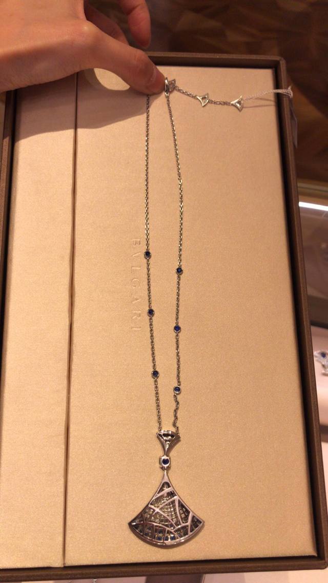 We produce small skirt large necklaces Zp 000+ Look for the only one that truly