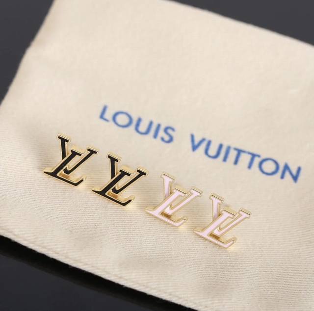 original Lv new earrings Louis Vuitton Louis Vuitton counter consistent material
