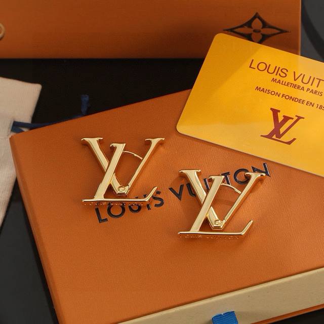 Lv letter earrings Diamond Blossom series shining light makes you look more uniq