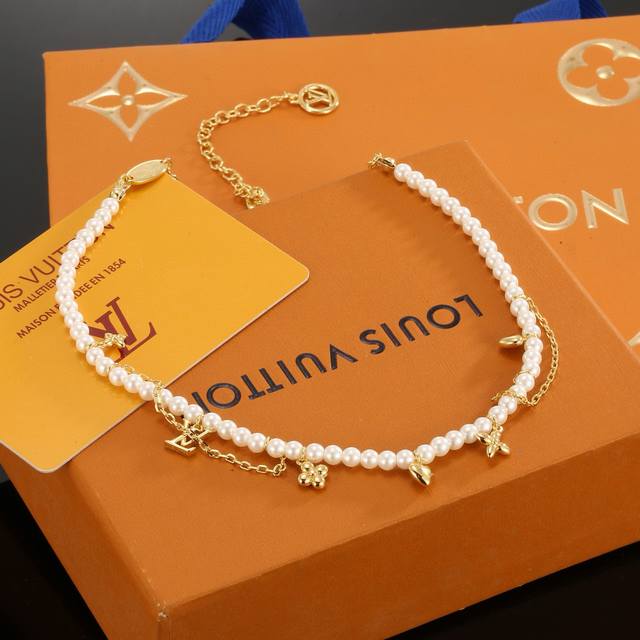 Louis Vuitton letter pearl necklace inherits exquisite craftsmanship and polishe