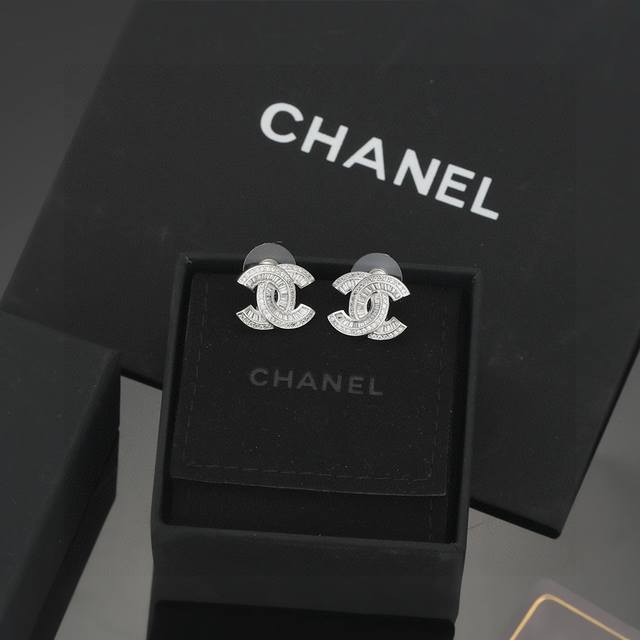 Chanel double C earrings are exactly the same as the original ones! High-end cus