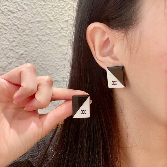 Chanel classic double C color matching earrings