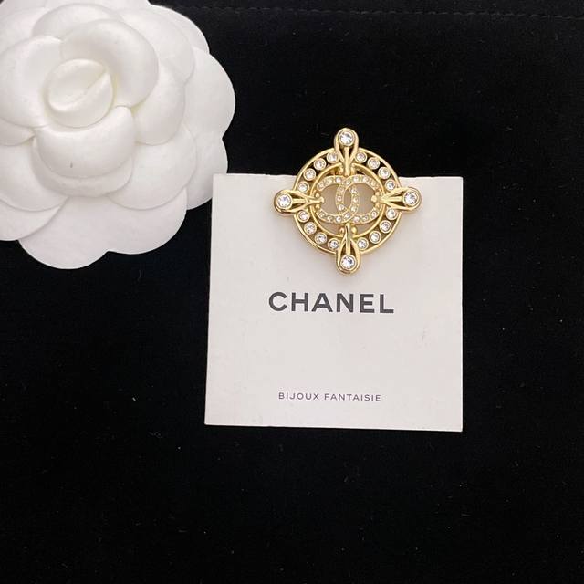 High quality details as shown in the picture Fragrant four-position hollow diamo