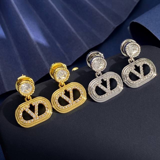 Hl94 Valentino fashion personality single round diamond hanging V letter diamond