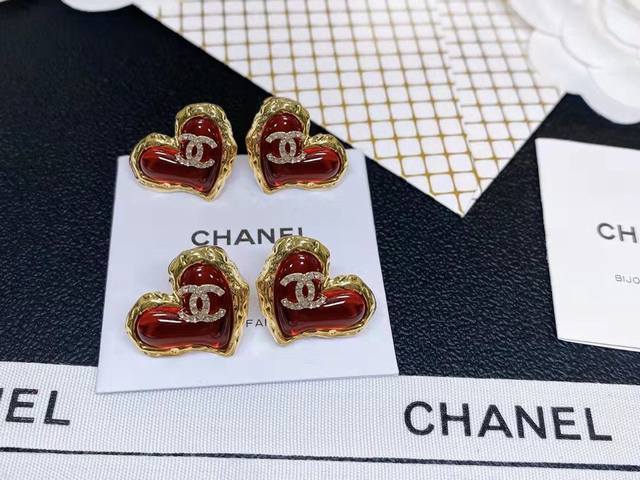 Chanel counter latest models are on sale simultaneously. Chanel's new heart red