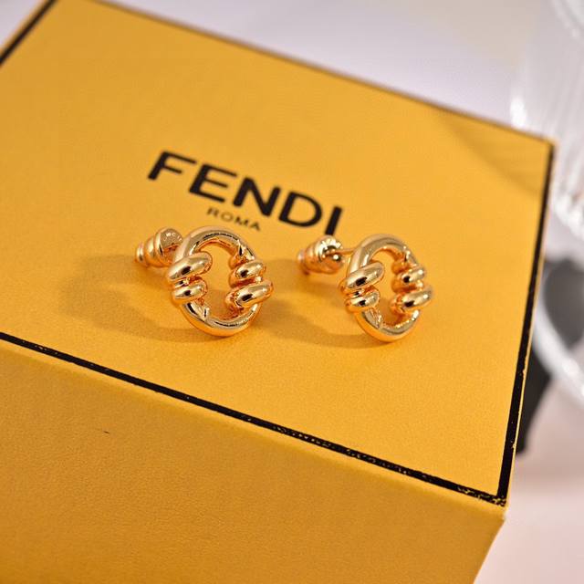 Fendi Logo earrings high-end custom hot-selling new models are simple and elegan