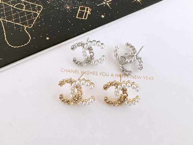 Chanel hollow crystal 5-letter camellia rice pearl letter combination earrings h