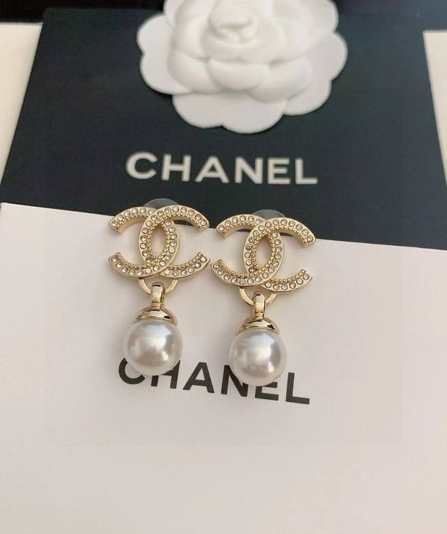 is selling like crazy. Chanel's official website is promoting the hot-selling Se