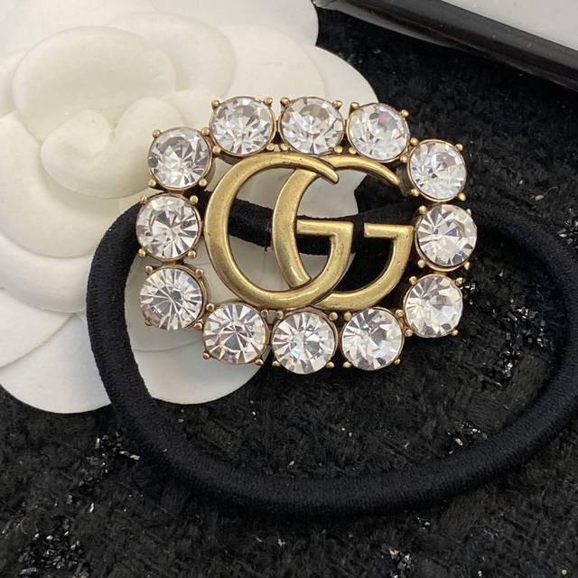 Code A1349 19Ss New Gujia's hot-selling brooch. What material do we use in the c