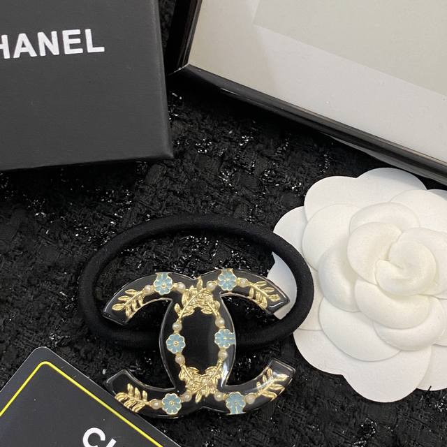 Code A1090 Chanel's new hair band is a hot-selling model. It is available at the