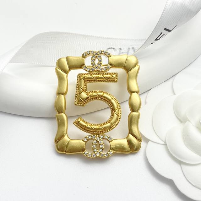 Code A700 Chanel brooches are hot-selling and new products are available Chan 24