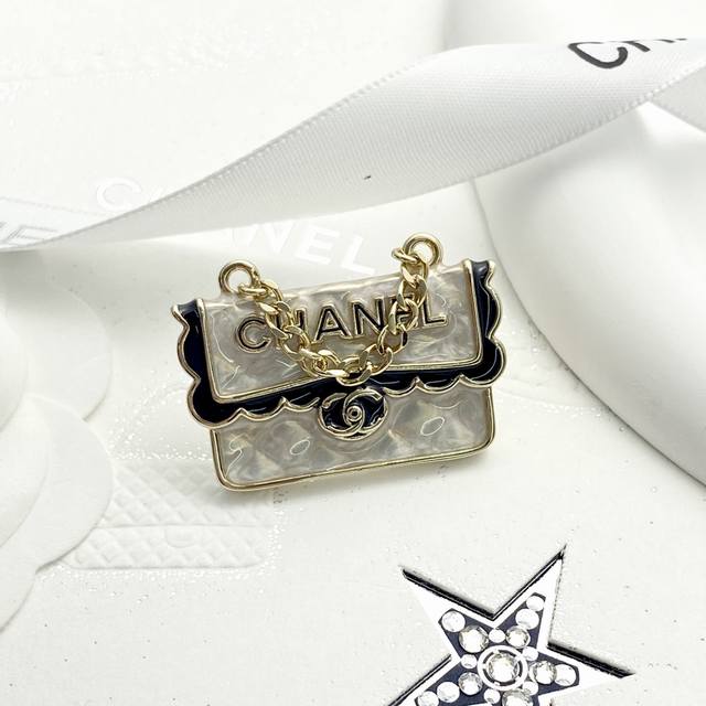 Code A701 Chanel brooch is hot-selling and new Chan 24 black lace diamond bag ch
