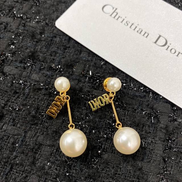 Code E1545 Xiao Chanel earrings hot-selling model is hot and new Synchronous cou