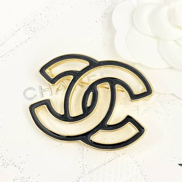Code A687 Chanel brooch hot-selling model is on sale now, and the counter is syn
