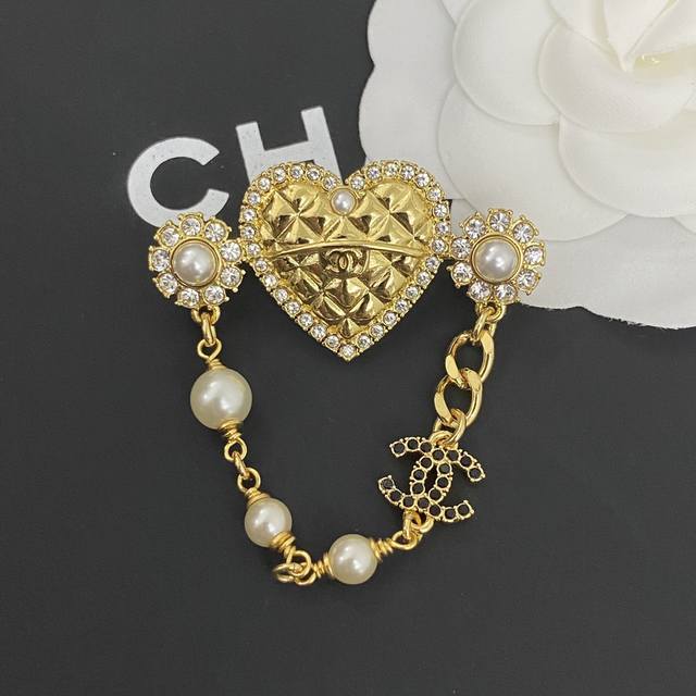 Code A683 Chanel brooches are hot-selling and new products are available Chan 24