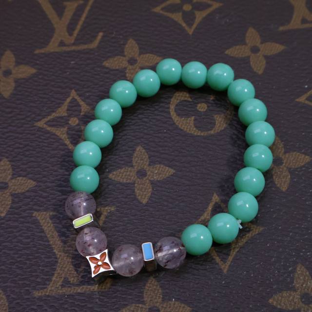 New fashion! This Lv monogram bracelet is a must-have ticket for fashionistas~ W
