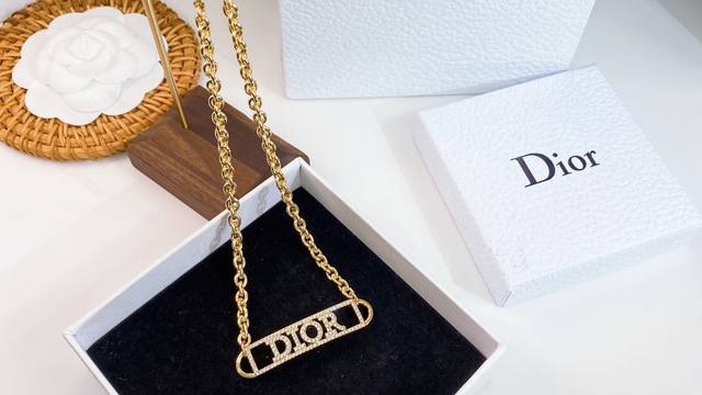 Dior Dior letter necklace full of diamonds and metal This wave of heart-beating,