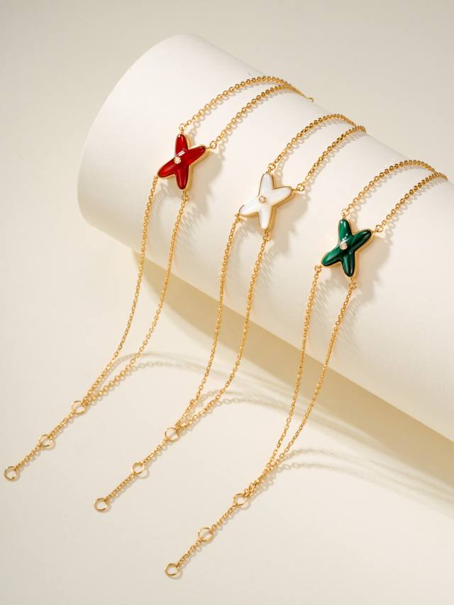 White shell, red shell, malachite 7 Jeux De Liens rose gold bracelet, set with a