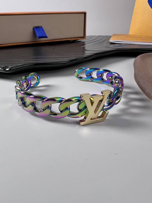 Lv color bracelet