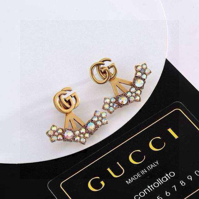 Gucci double G Gucci earrings are the brand's iconic element, using the brand's