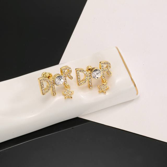 The latest Dior is popular among all internet celebrities, the Dior series, the