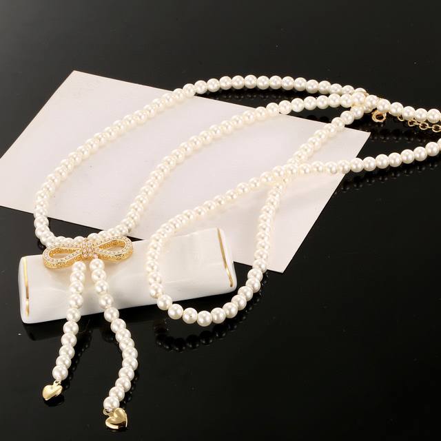 Dior's hot-selling new bow pearl necklace sweater chain is new, not the common g