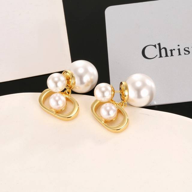 Dior Tribales Earrings These Dior Tribales earrings are a new take on a Dior ico