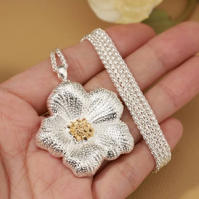 Large Gardenia Necklace Buccellati Italian high-end jewelry brand Retro palace s
