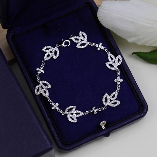 Harry Winston bracelet. The Lily Cluster series has a series of jewelry pieces s
