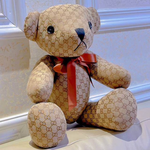 Super-sized hot-selling item is coming. Gucci's official website is launching a