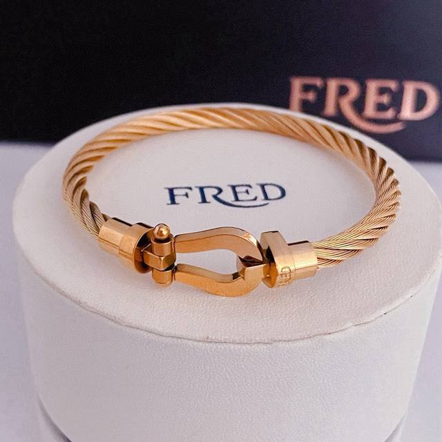 Popular Fred bracelet, smooth horseshoe buckle bracelet, classic and versatile,