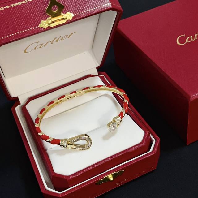 Cartier diamond bracelets are popular with celebrities and internet celebrities.