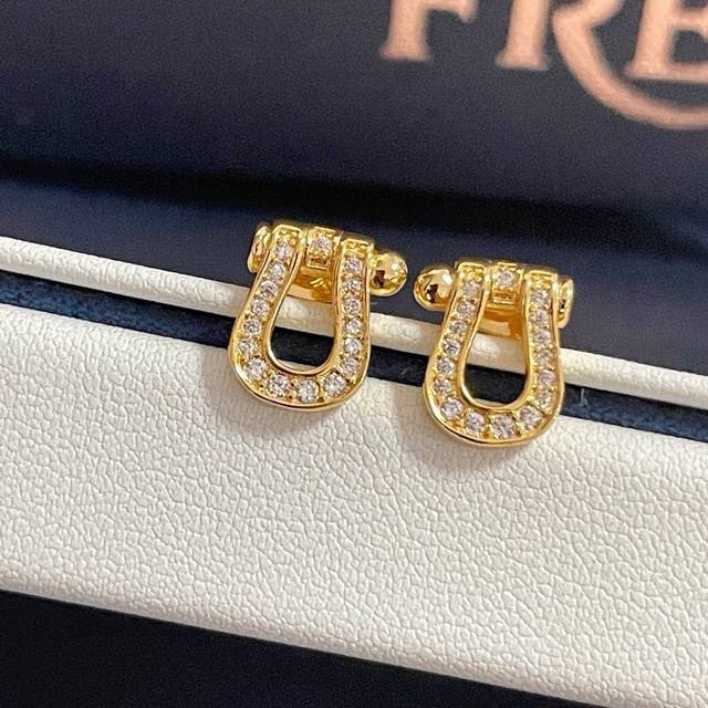 Popular Fred earrings, full diamond horseshoe buckle, classic and versatile, a m