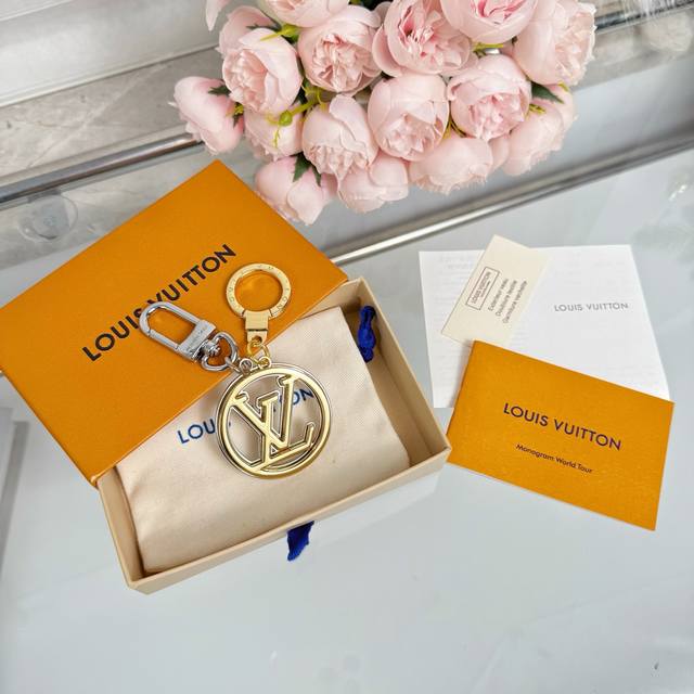 Lv new split two pieces of pendant keychain received two pieces of gold and silv