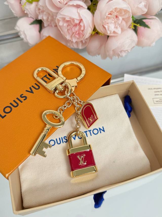 Lv new multi-element keychain pendant red epoxy lock key brand design multi-elem