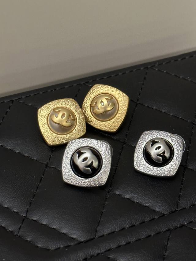 Chanel earrings 2 colors