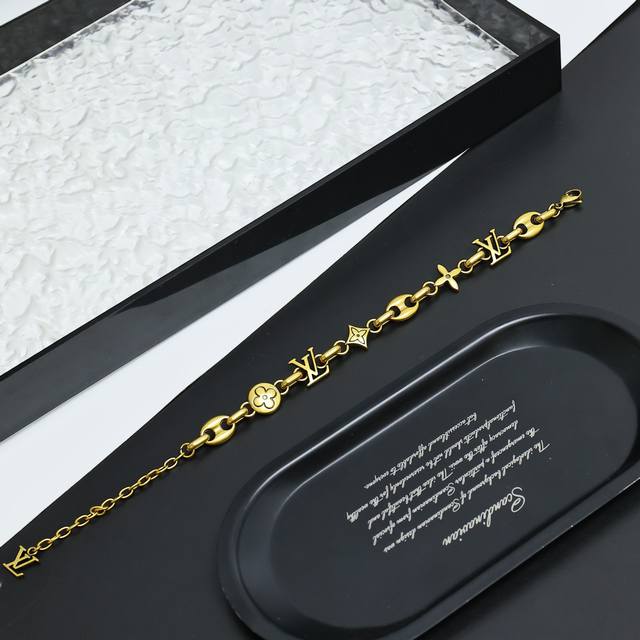 Lv Sailor Bracelet M02725 The Lvsailor necklace is made of brass with a distress