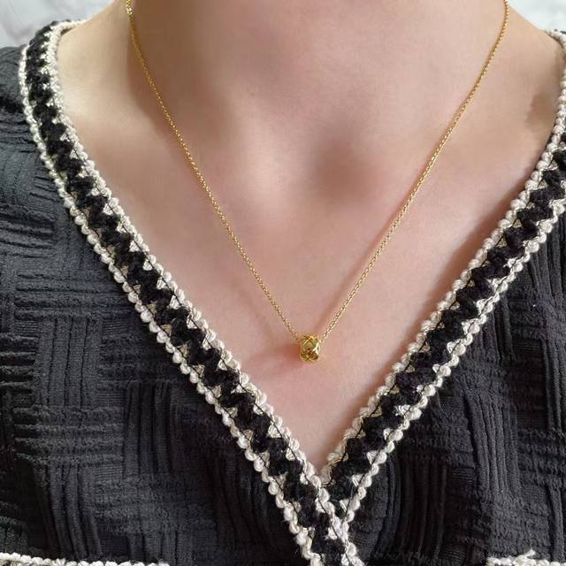 V gold plated genuine Chanel Coco diamond small gold bead necklace. Hot sale, th