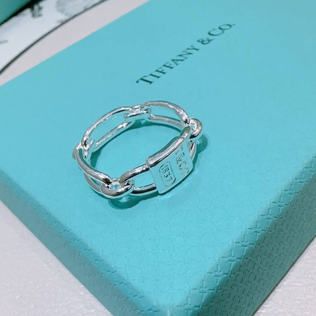 Tiffany ring is simple and elegant, versatile and fashionable. The new upgraded
