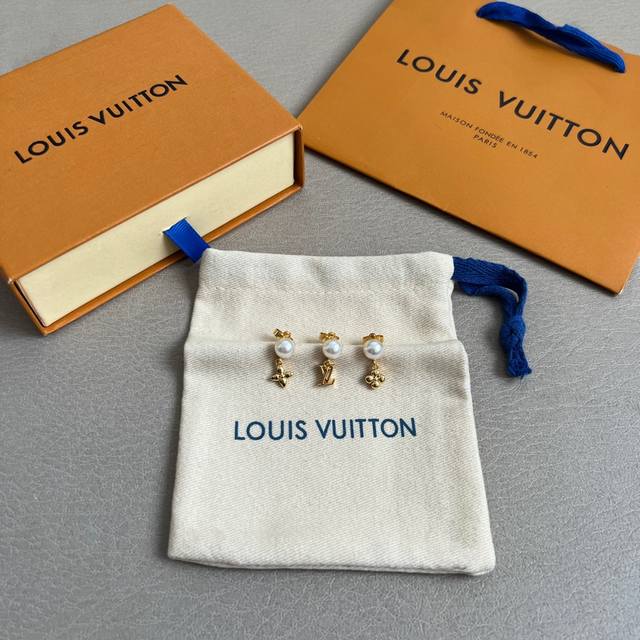original Lv earrings Louis Vuitton Louis Vuitton counter consistent material pop