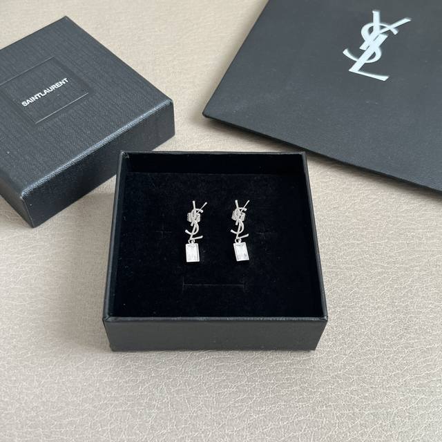 Yves Saint Laurent earrings have a strong metal texture, made of original brass,