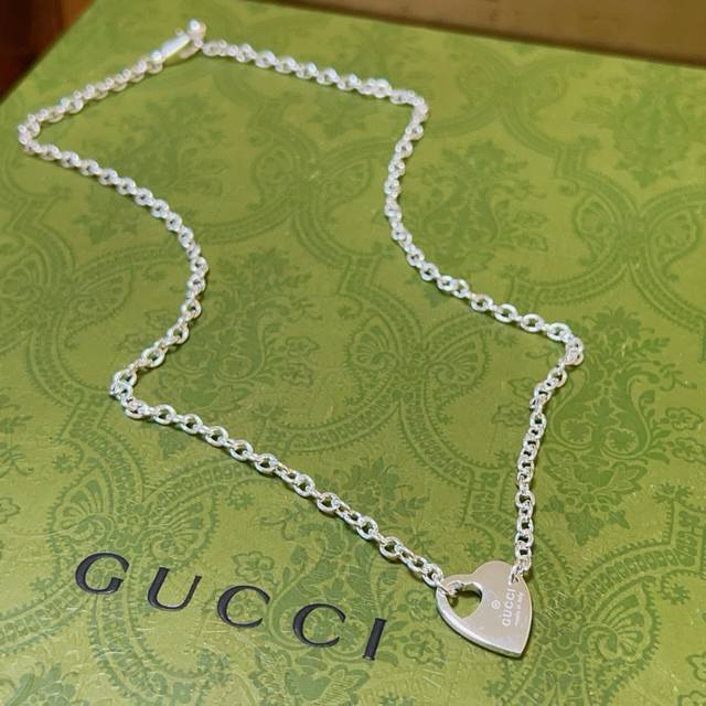 New product release. The latest model of the handsome Gucci necklace. The chain